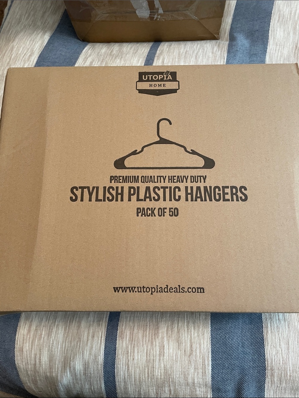 Utopia Home Stylish Plastic Hangers - Brown Kraft Box